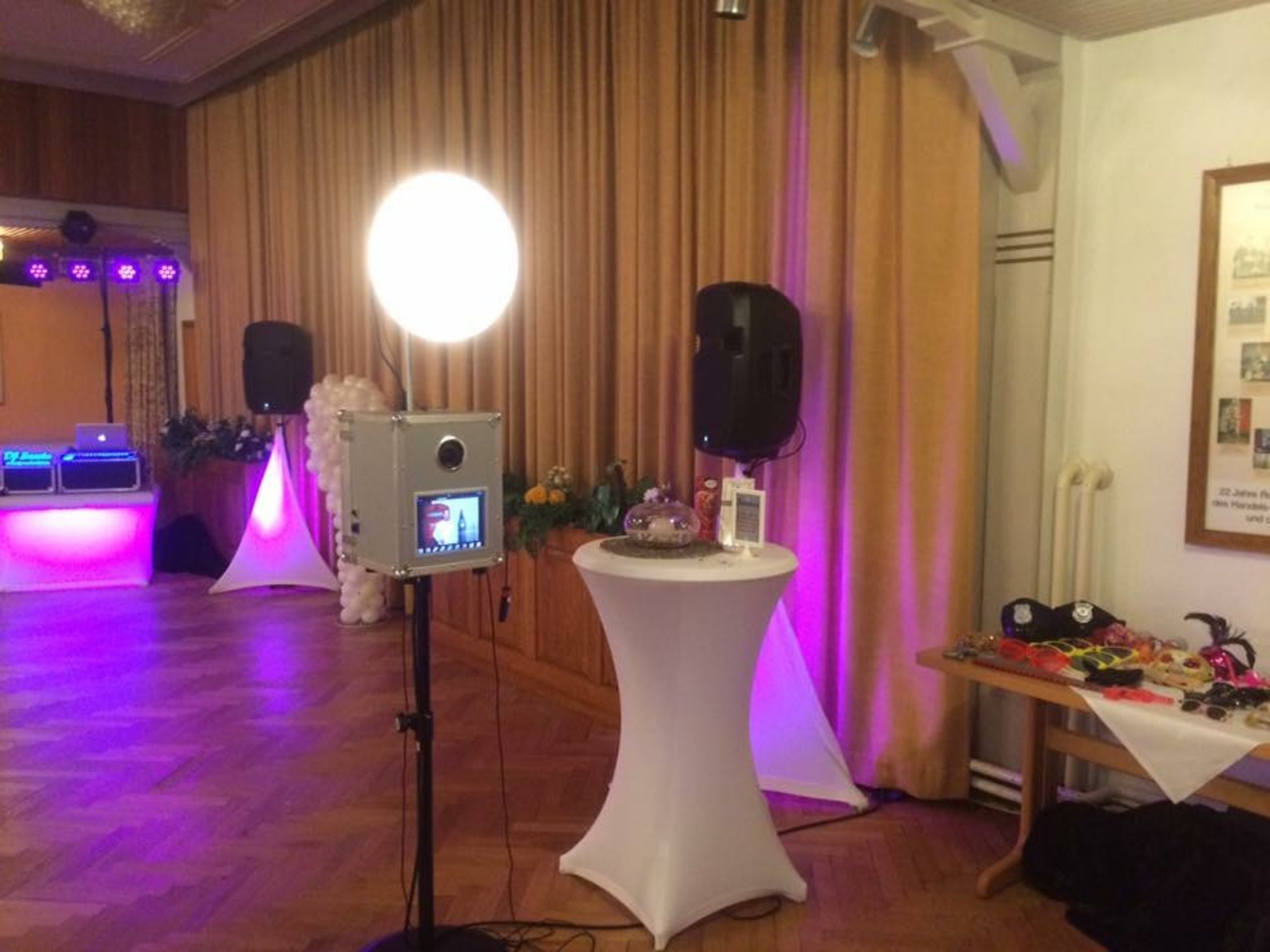 Fotobox, Studioblitz, Selfiebox, Spass für alle Gäste
